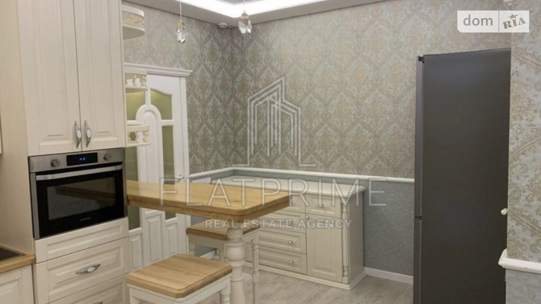 Продается 2-комнатная квартира 54 кв. м в Киеве, ул. Замковецкая, 106Б