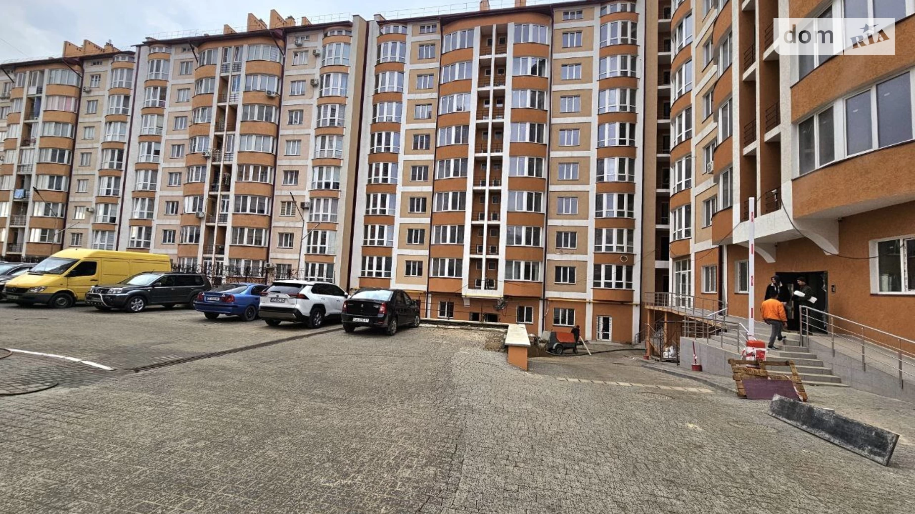 Продается 2-комнатная квартира 82 кв. м в Черновцах - фото 2