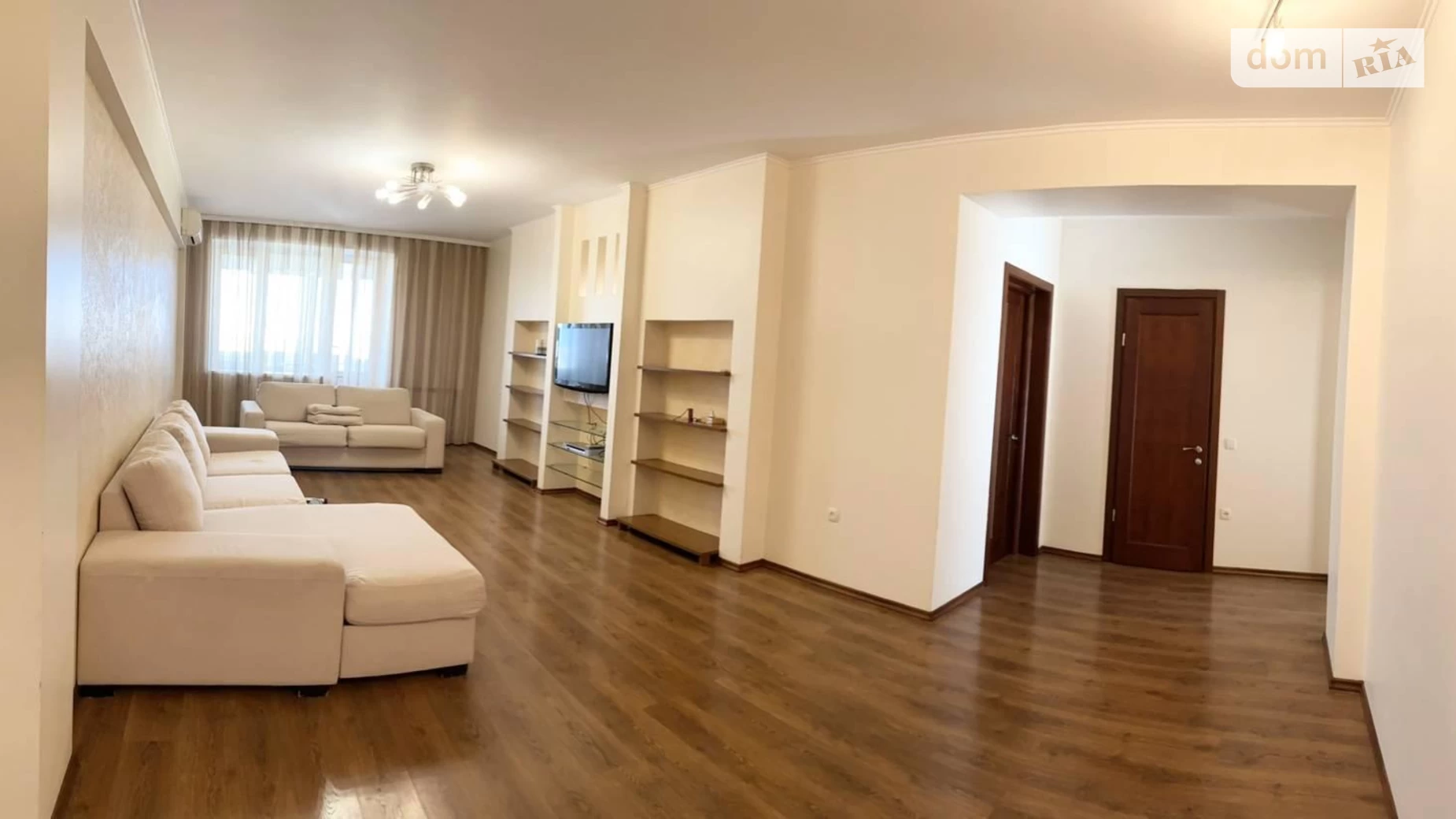 Продається 3-кімнатна квартира 115 кв. м у Одесі, вул. Тополина