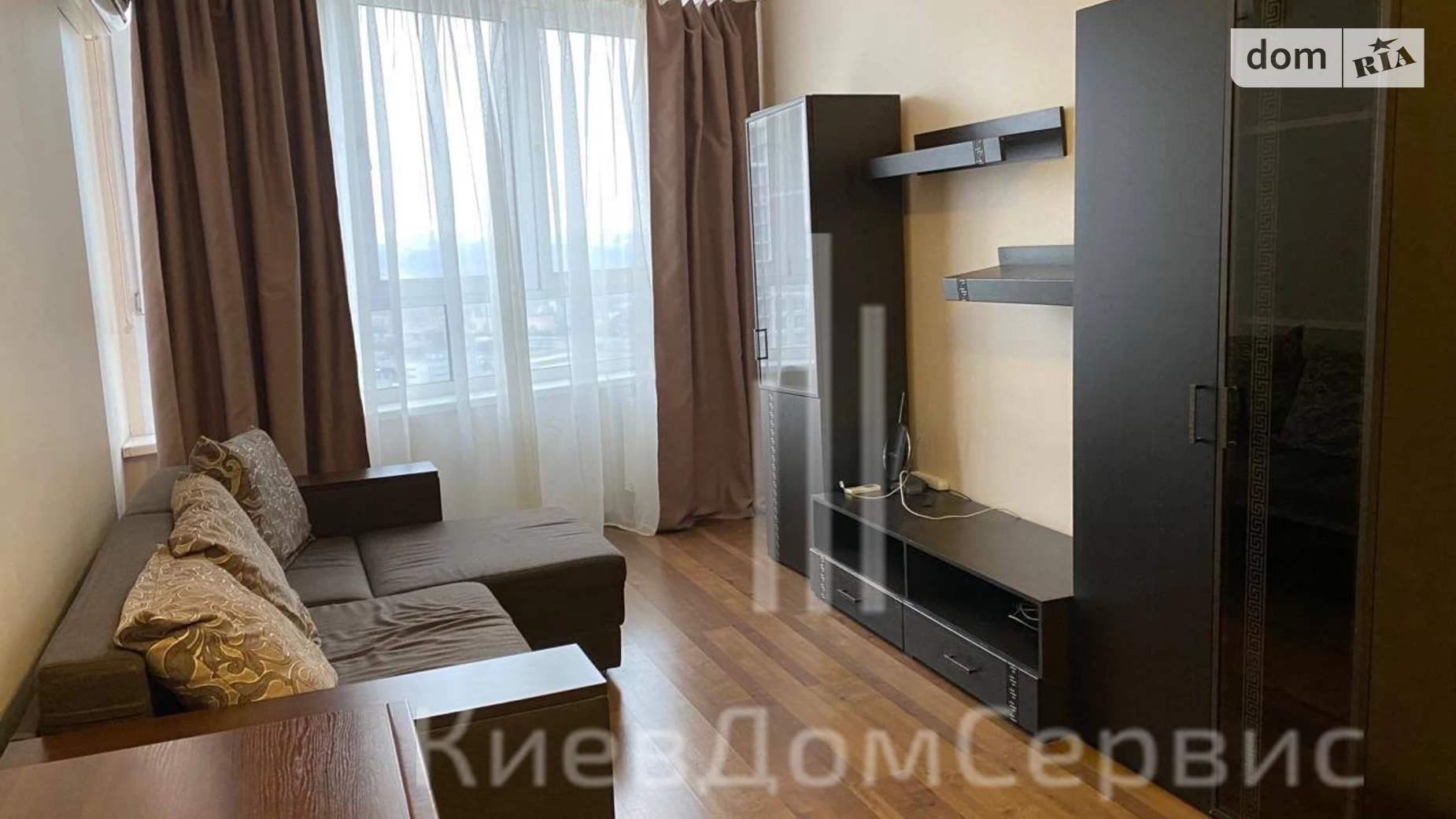 Продается 1-комнатная квартира 50 кв. м в Киеве, ул. Урловская, 40