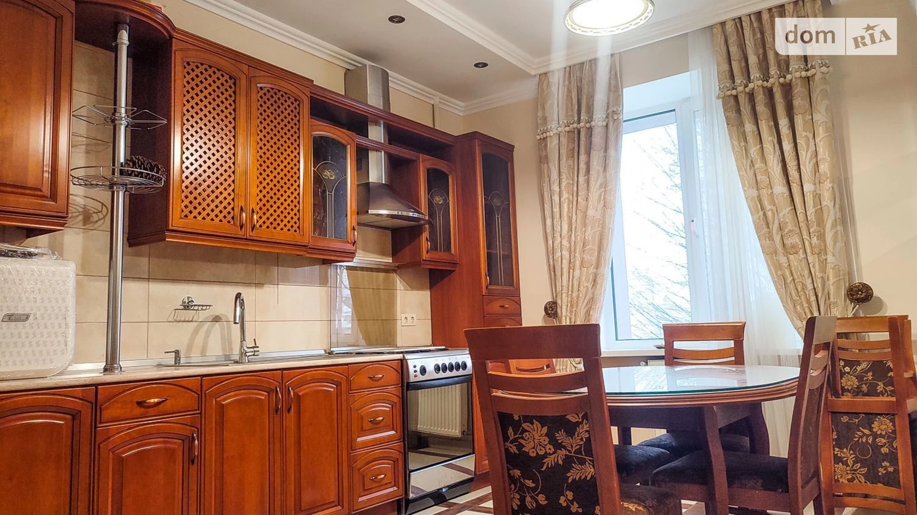 Продается 4-комнатная квартира 115 кв. м в Ивано-Франковске