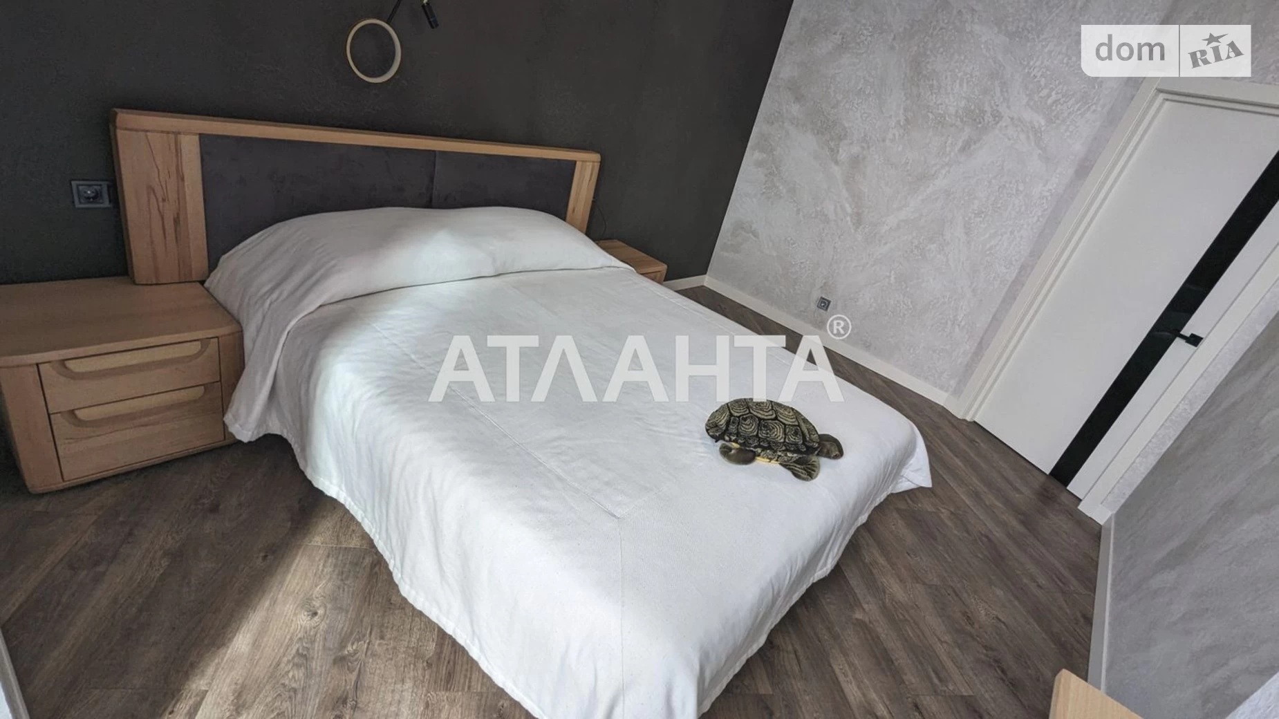 Продается 1-комнатная квартира 66.4 кв. м в Одессе, Фонтанская дор.