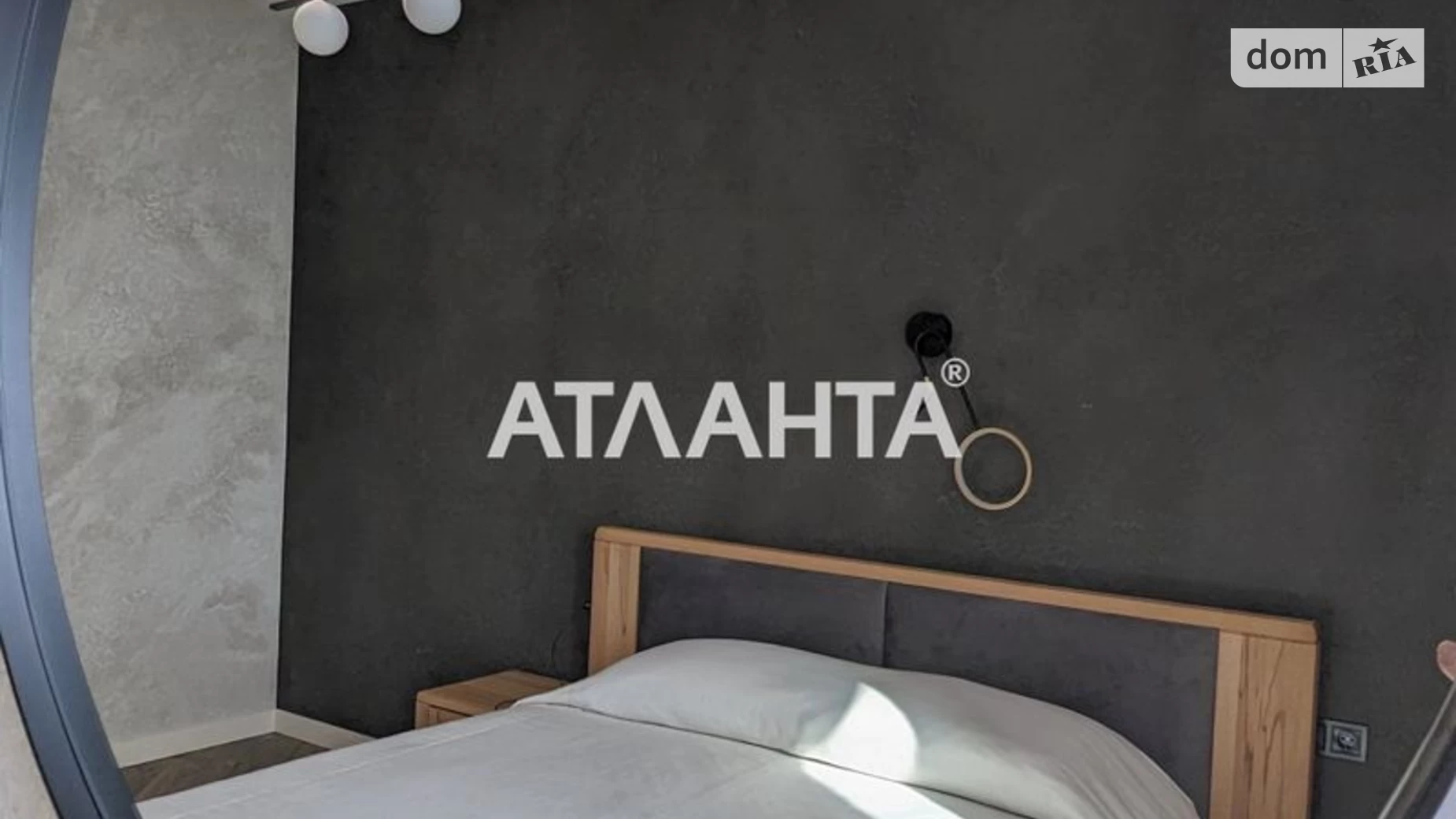 Продается 1-комнатная квартира 66.4 кв. м в Одессе, Фонтанская дор.