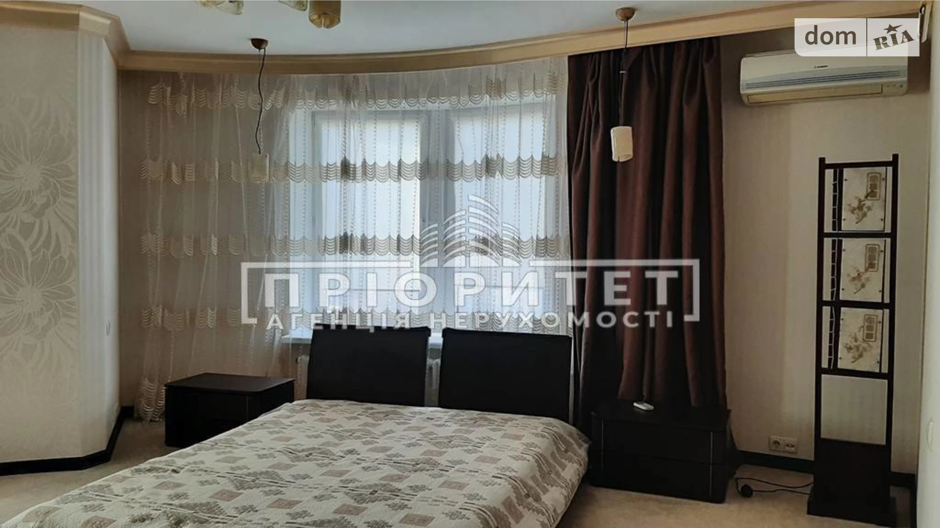 Продается 2-комнатная квартира 74.3 кв. м в Одессе, ул. Тополевая