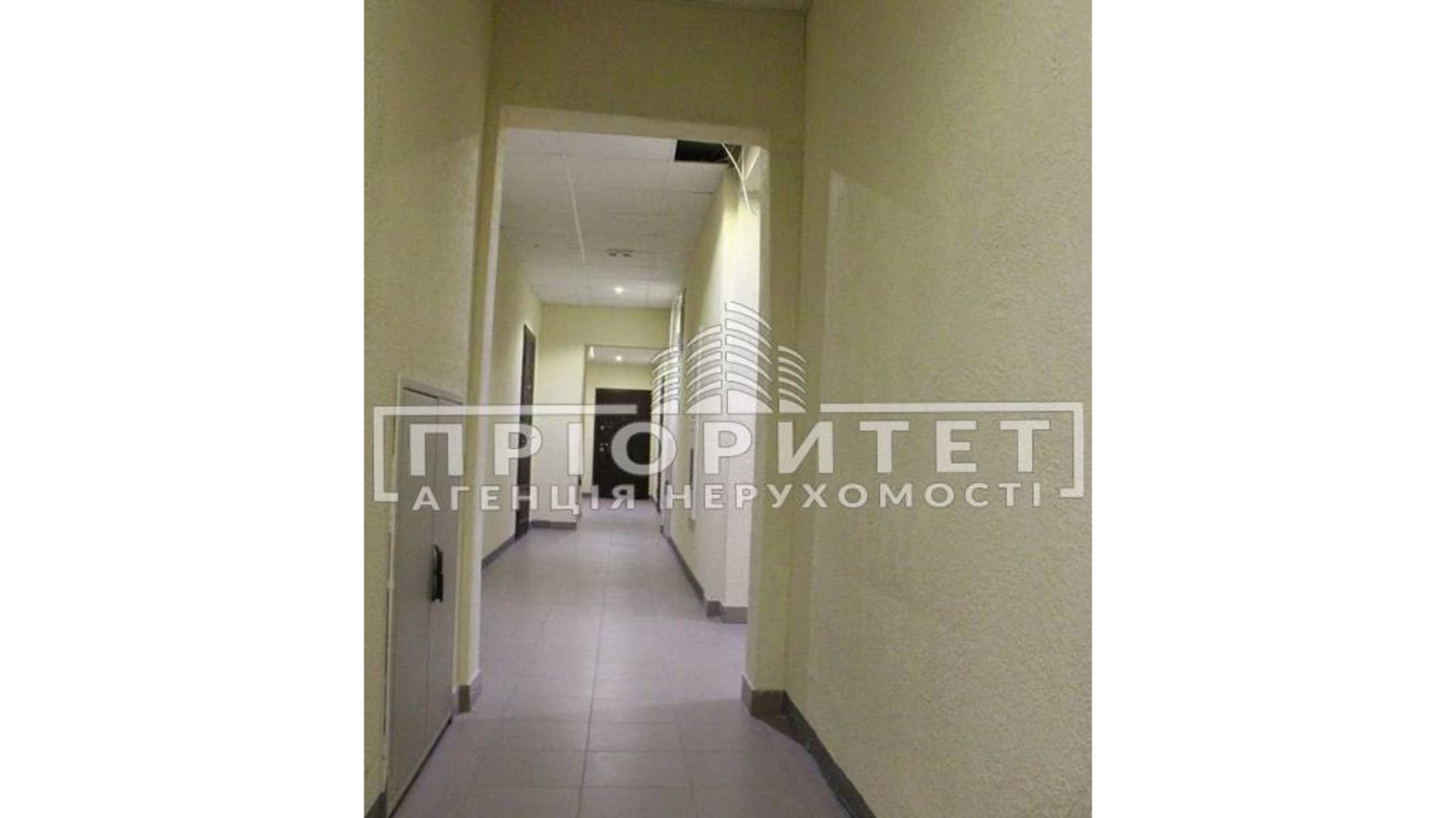 Продається 2-кімнатна квартира 76.8 кв. м у Одесі, вул. Костанді