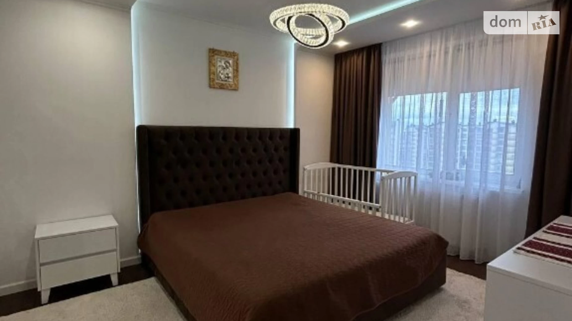 Продається 4-кімнатна квартира 130 кв. м у Івано-Франківську
