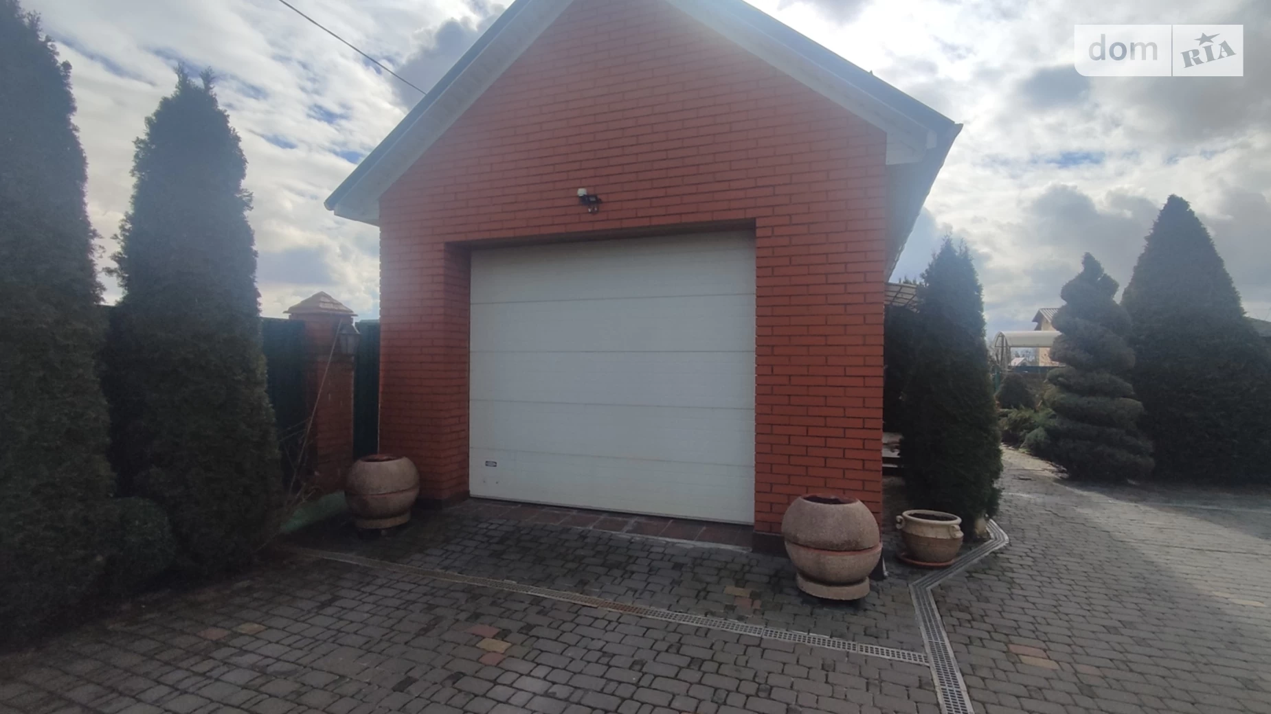 Продается дом на 3 этажа 230 кв. м с гаражом, цена: 300000 $ - фото 3
