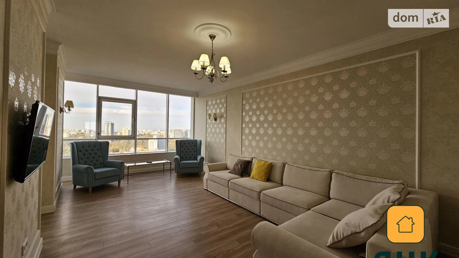 Продается 3-комнатная квартира 130 кв. м в Одессе