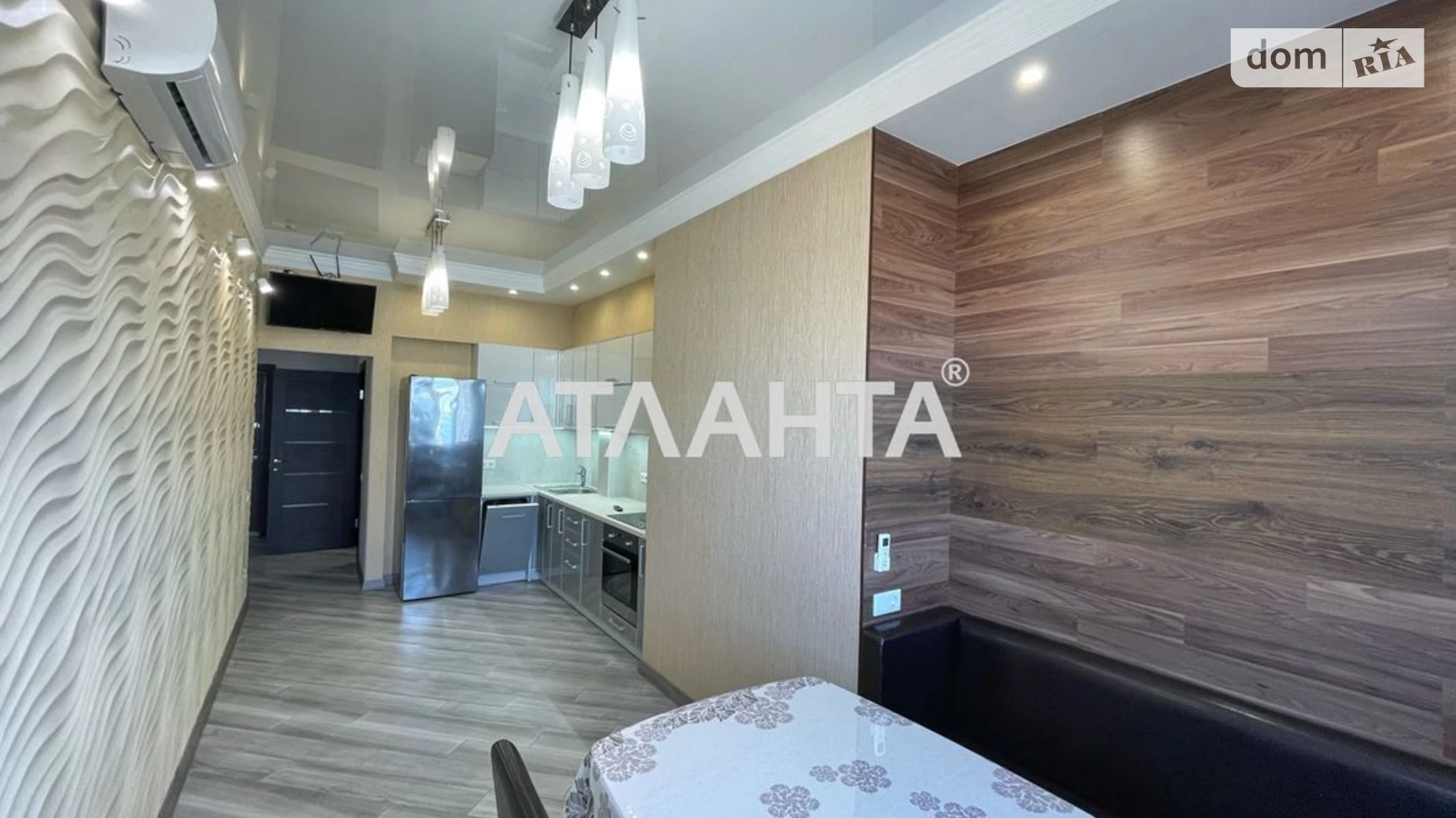 Продается 1-комнатная квартира 51.1 кв. м в Одессе, ул. Люстдорфская дорога, 55Ж