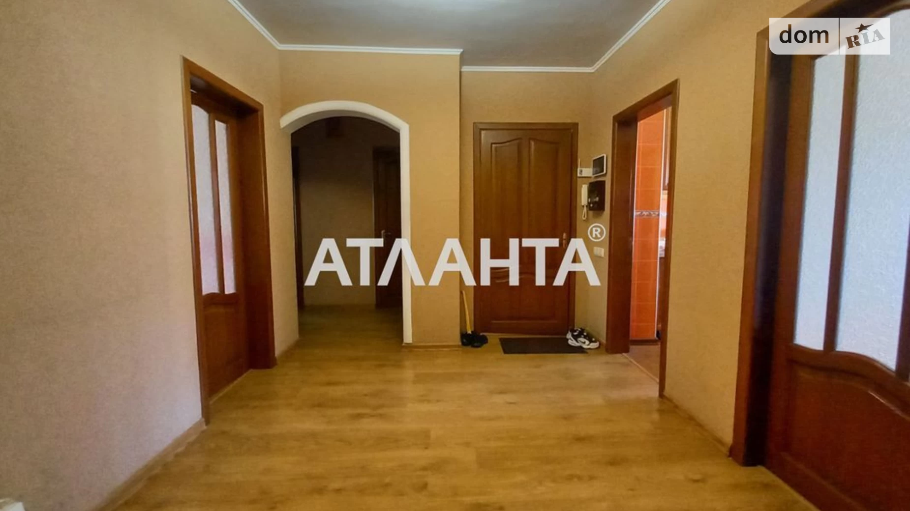 Продается 4-комнатная квартира 112.4 кв. м в Одессе, ул. Тополевая
