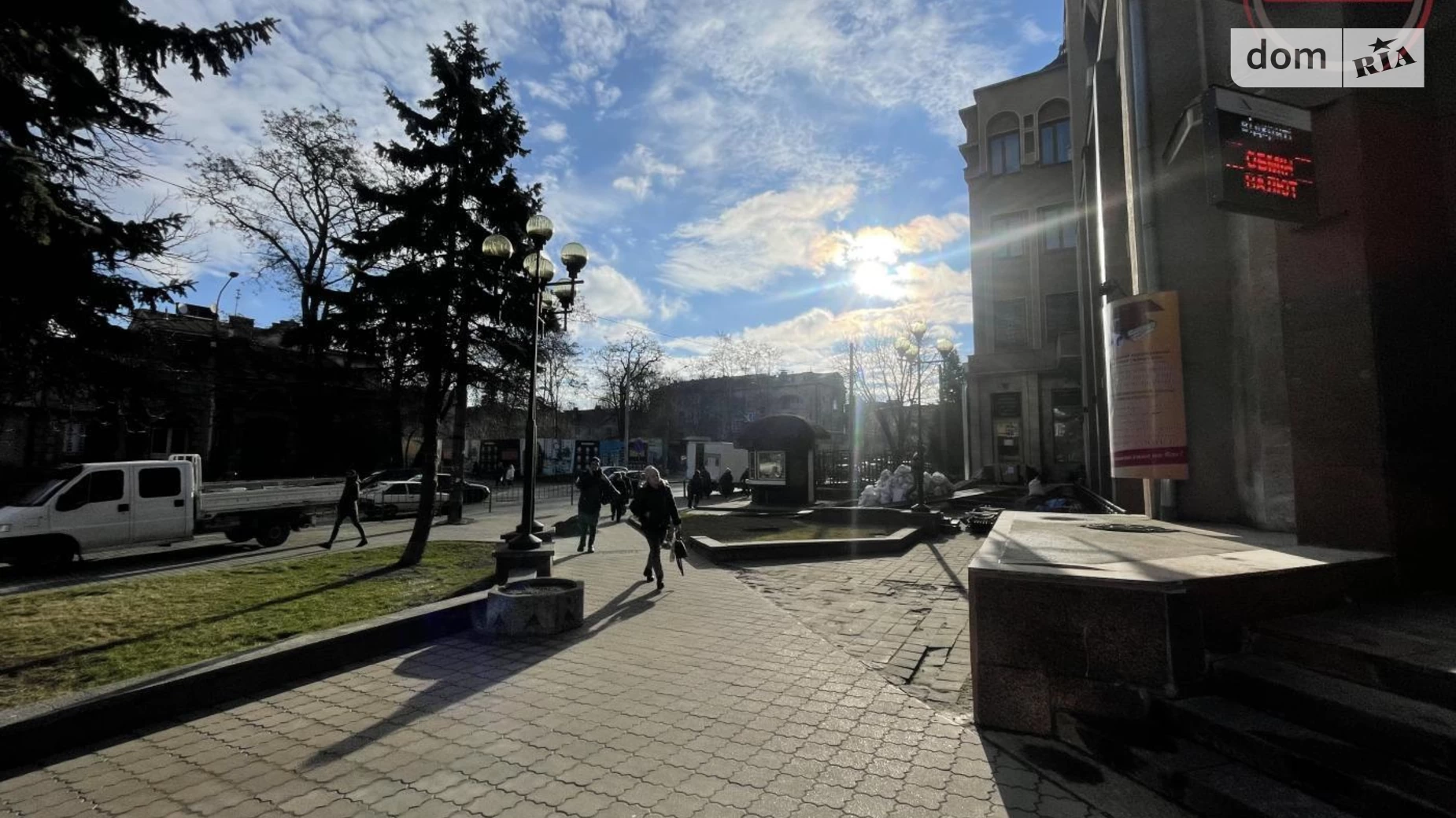 Сдается в аренду офис 684 кв. м в бизнес-центре, цена: 102600 грн - фото 2