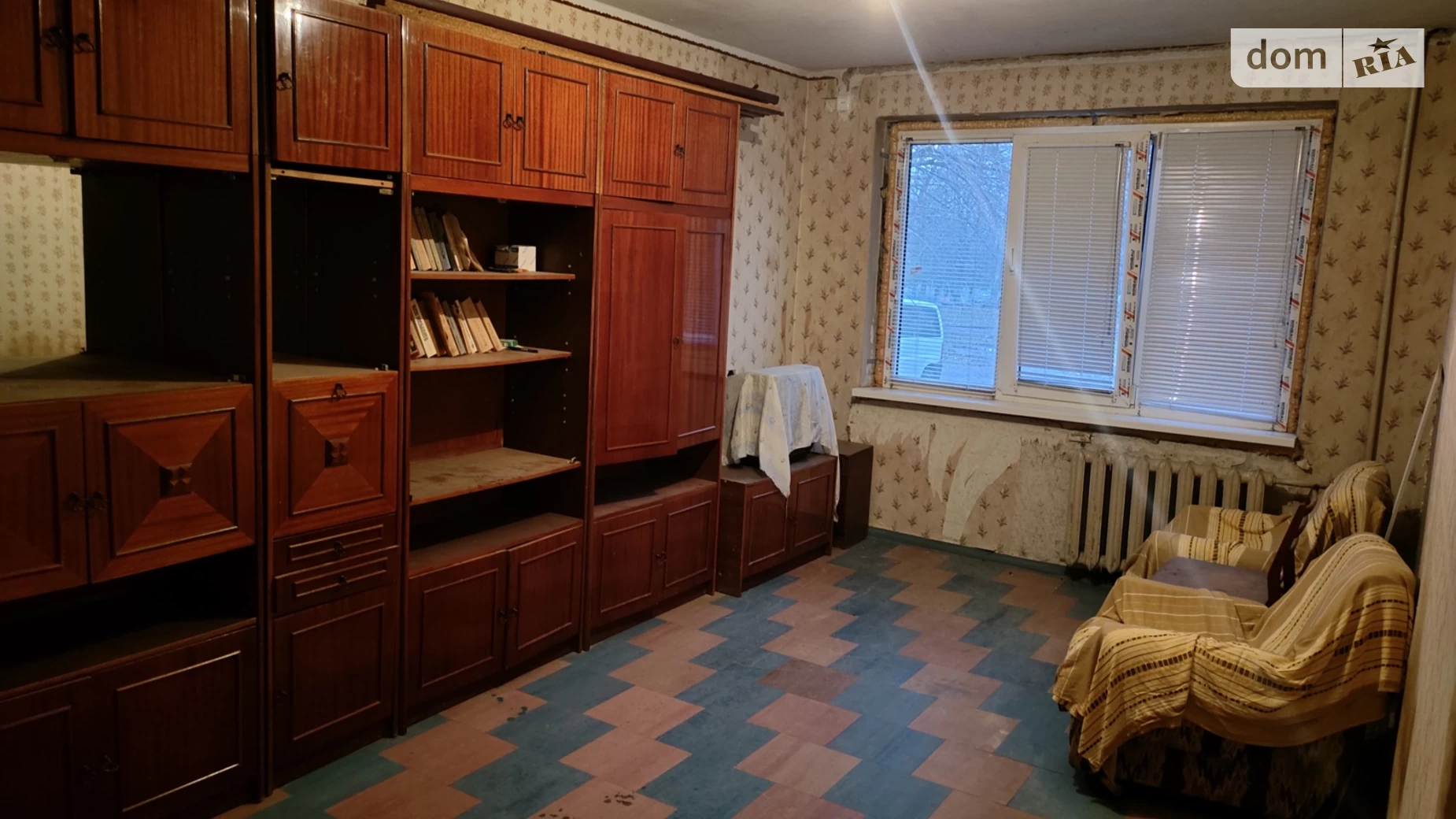 Продается 1-комнатная квартира 30.4 кв. м в Кривом Роге, ул. Карбышева, 2