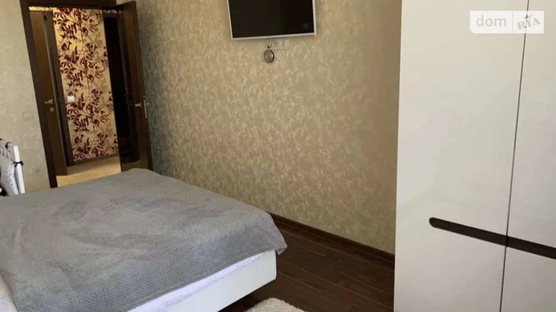 Продается 2-комнатная квартира 74 кв. м в Одессе, ул. Генуэзская, 24Д корпус 1