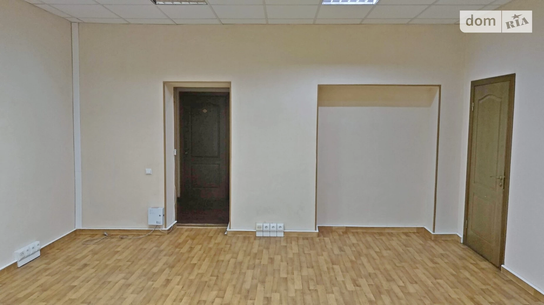 Сдается в аренду офис 60 кв. м в бизнес-центре, цена: 16950 грн - фото 4