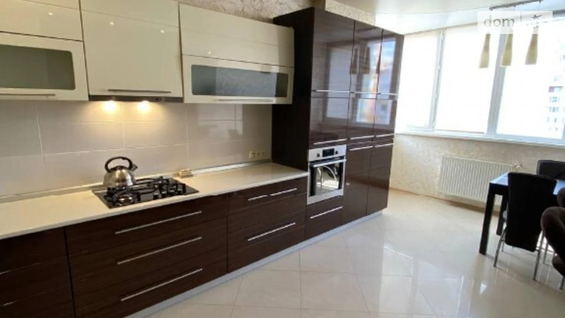 Продается 3-комнатная квартира 97 кв. м в Одессе, ул. Академика Сахарова
