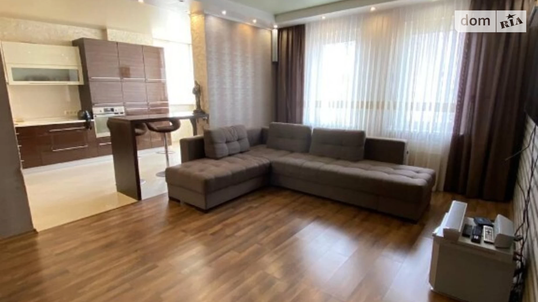 Продается 3-комнатная квартира 97 кв. м в Одессе, ул. Академика Сахарова