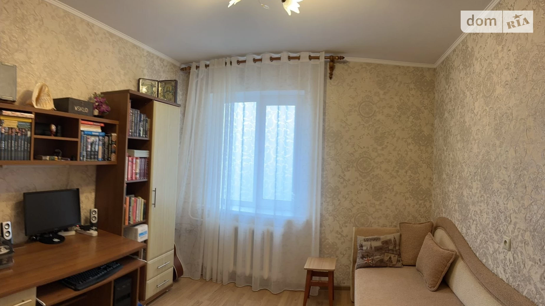 Продается 4-комнатная квартира 84.4 кв. м в Чернигове
