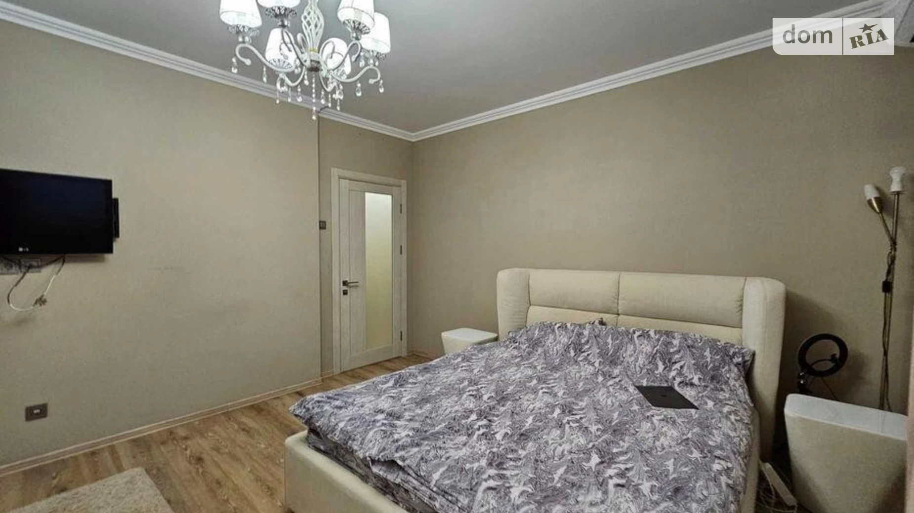 Продается 2-комнатная квартира 73 кв. м в Киеве, ул. Богдановская, 7А