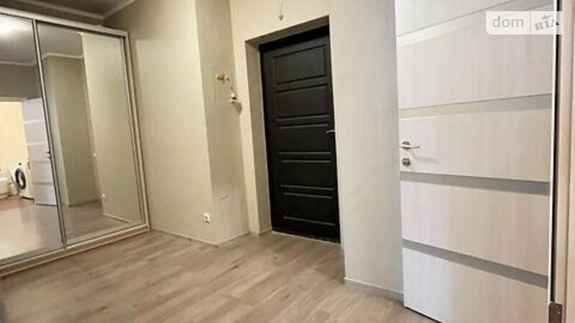 Продается 1-комнатная квартира 50 кв. м в Киеве, ул. Драгоманова, 2Б