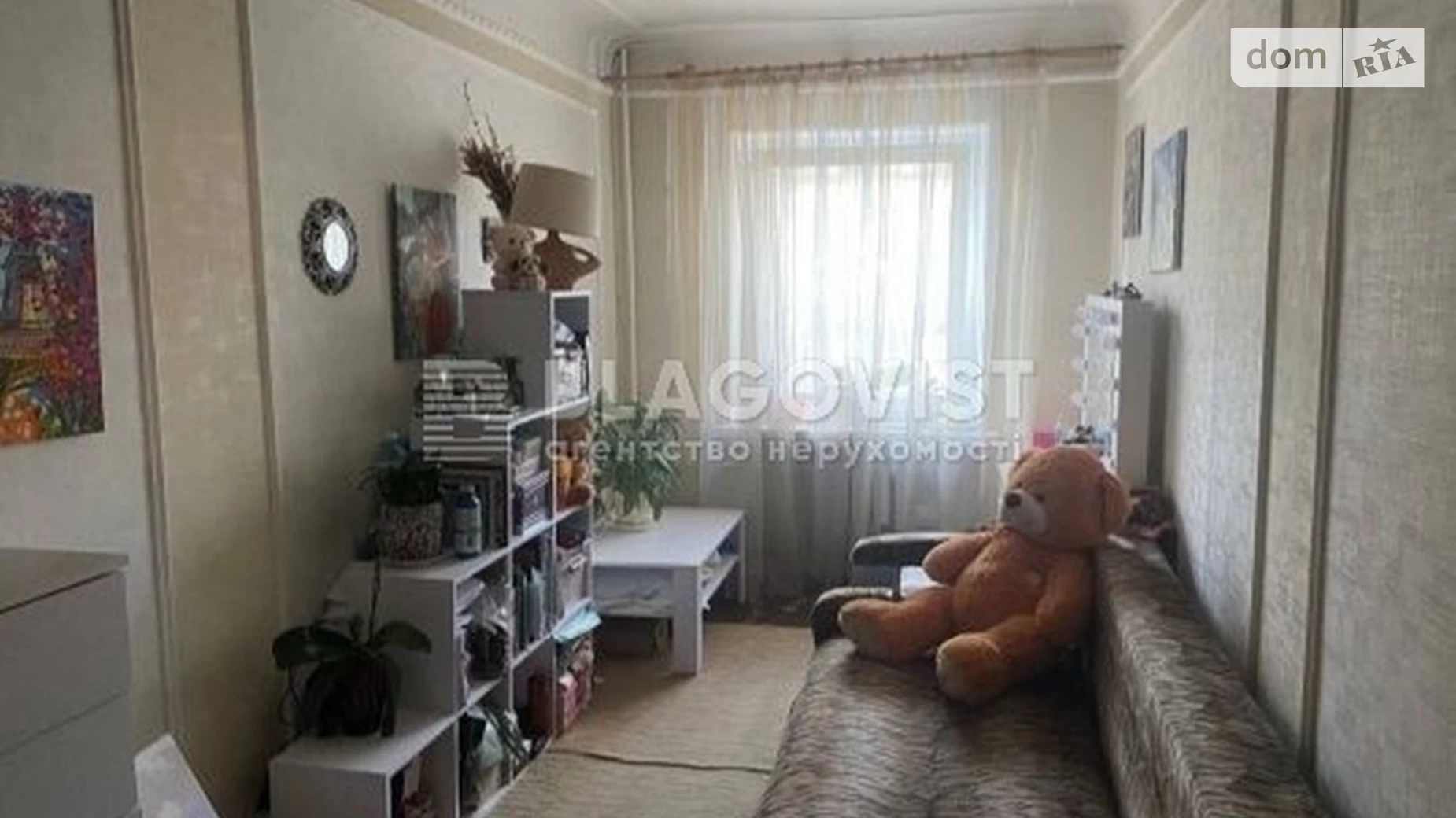 Продается 3-комнатная квартира 57 кв. м в Киеве, ул. Введенская, 32