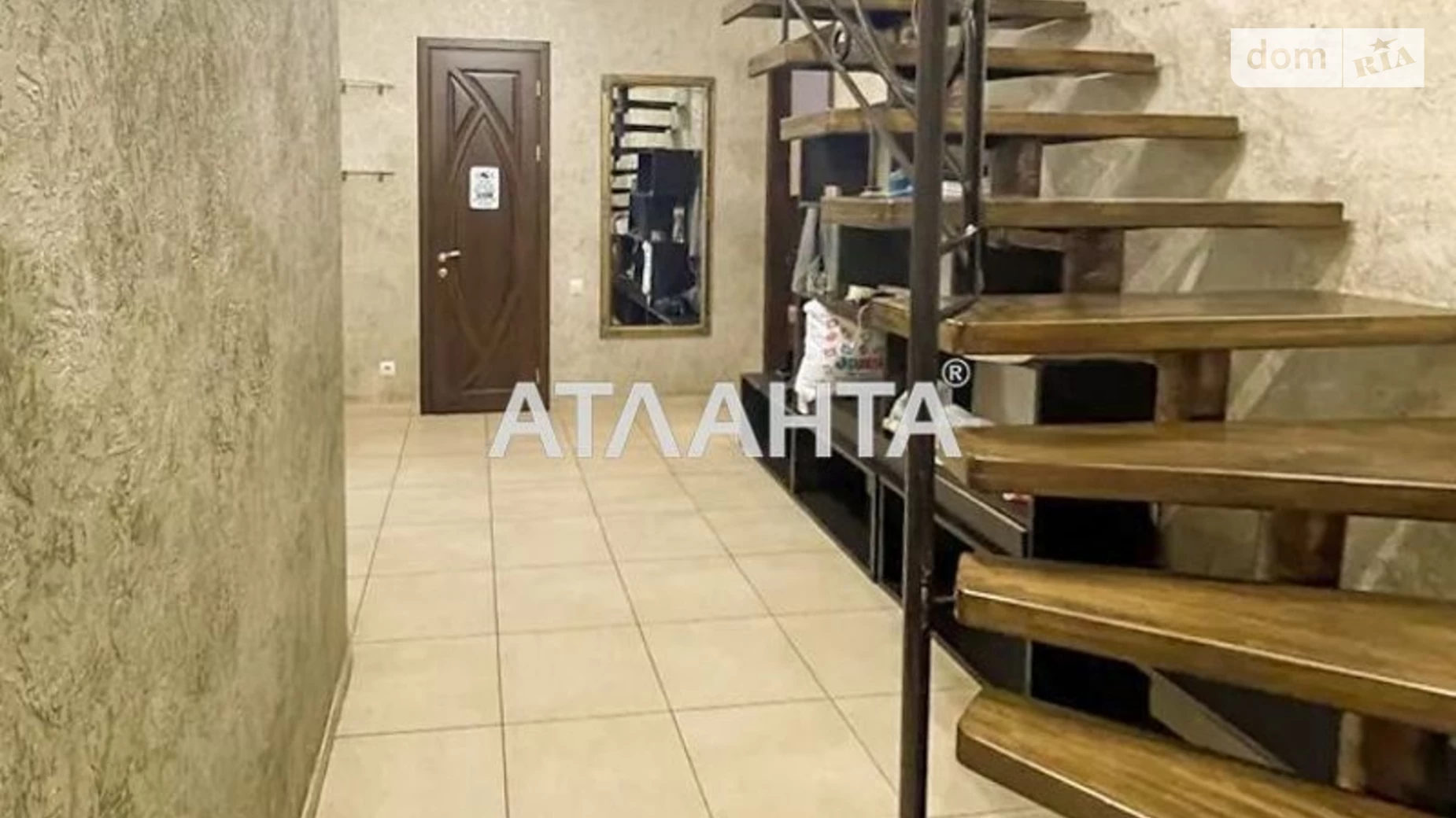 Продается 4-комнатная квартира 134.6 кв. м в Одессе, ул. Тополевая, 30