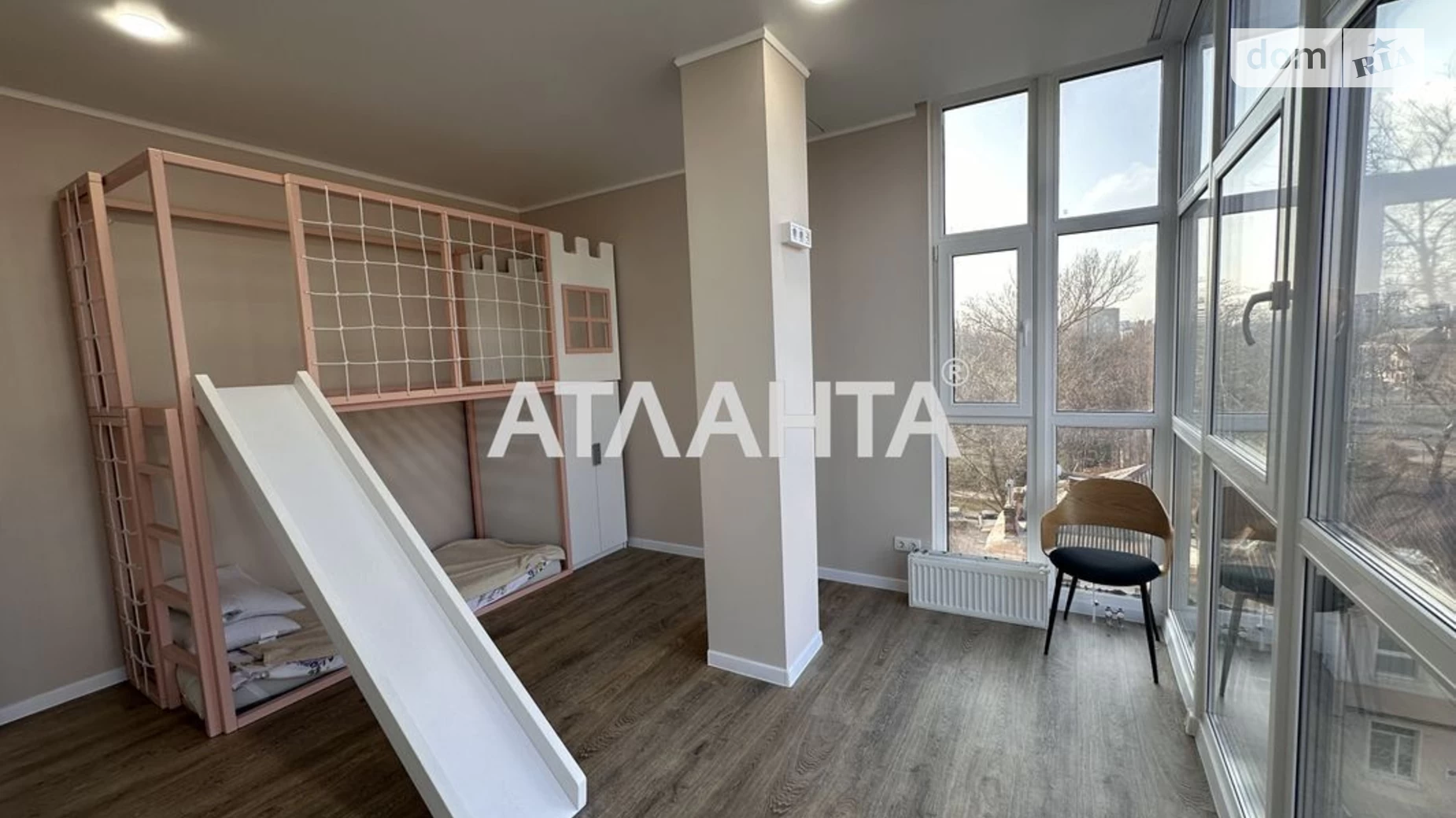 Продается 2-комнатная квартира 56 кв. м в Одессе, ул. Гераневая