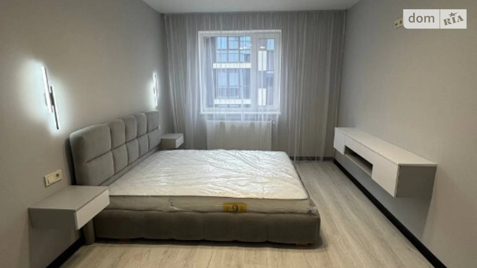Продается 1-комнатная квартира 52.9 кв. м в Ивано-Франковске, ул. Бандеры Степана, 79