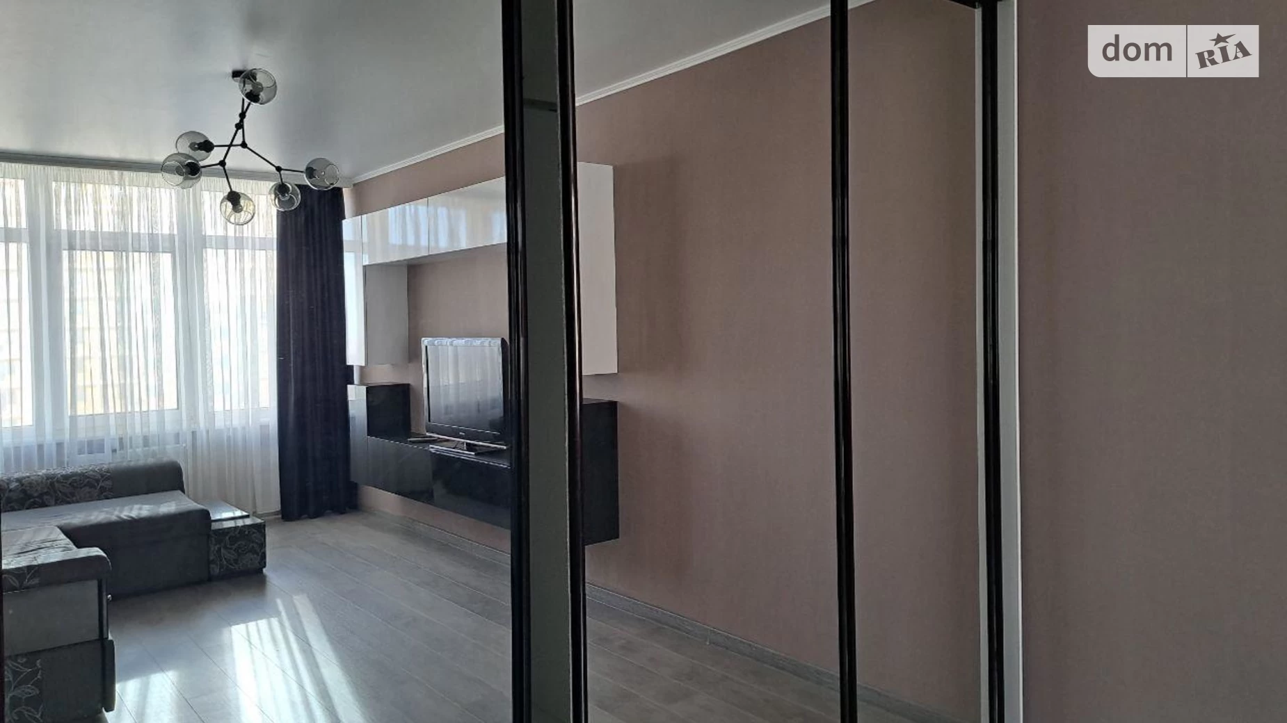 Продается 1-комнатная квартира 44 кв. м в Крыжановка, ул. Академика Сахарова, 3Г