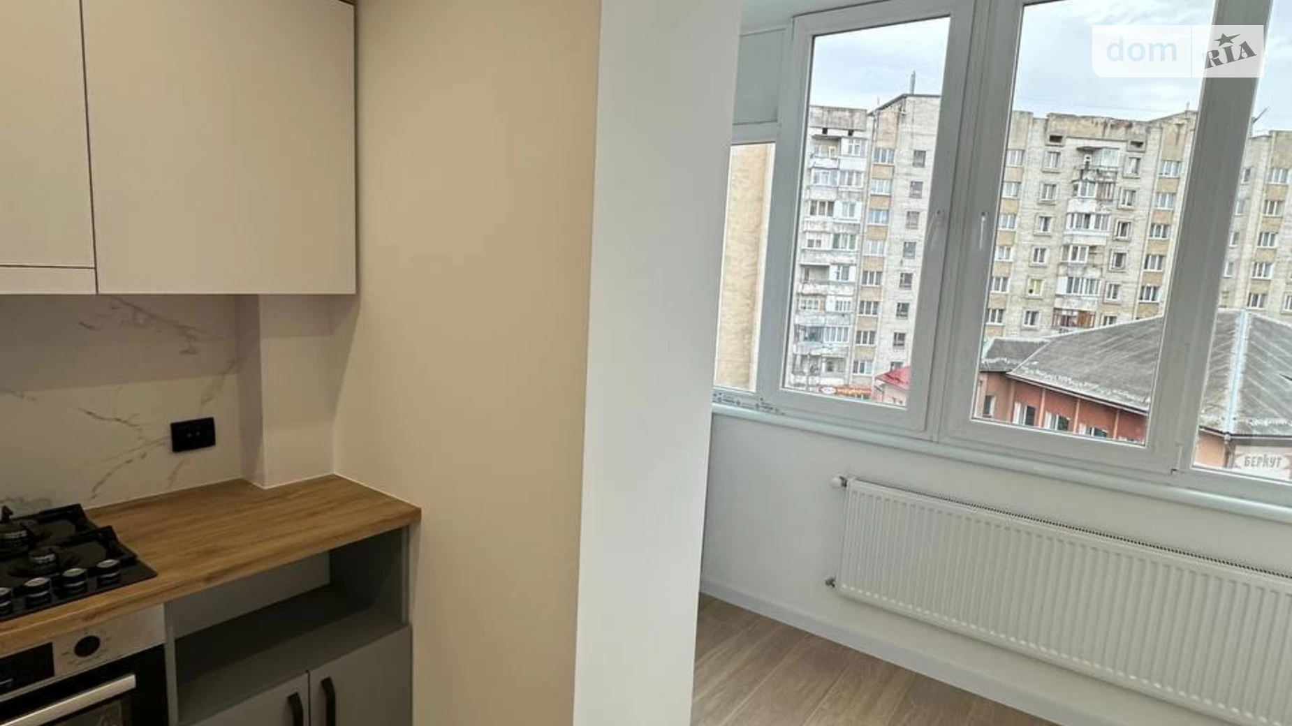 Продается 1-комнатная квартира 43.2 кв. м в Ивано-Франковске, ул. Пасечная