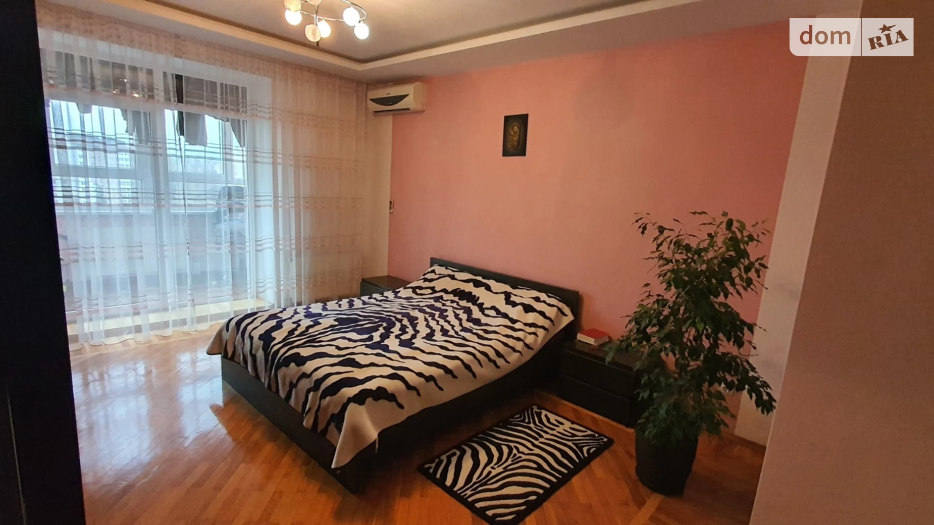 Продается 3-комнатная квартира 86 кв. м в Ивано-Франковске, ул. Федьковича