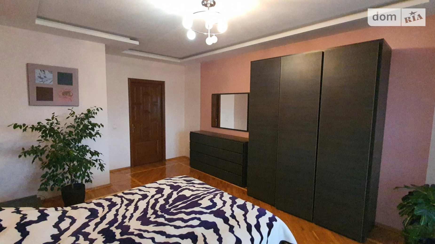 Продается 3-комнатная квартира 86 кв. м в Ивано-Франковске, ул. Федьковича