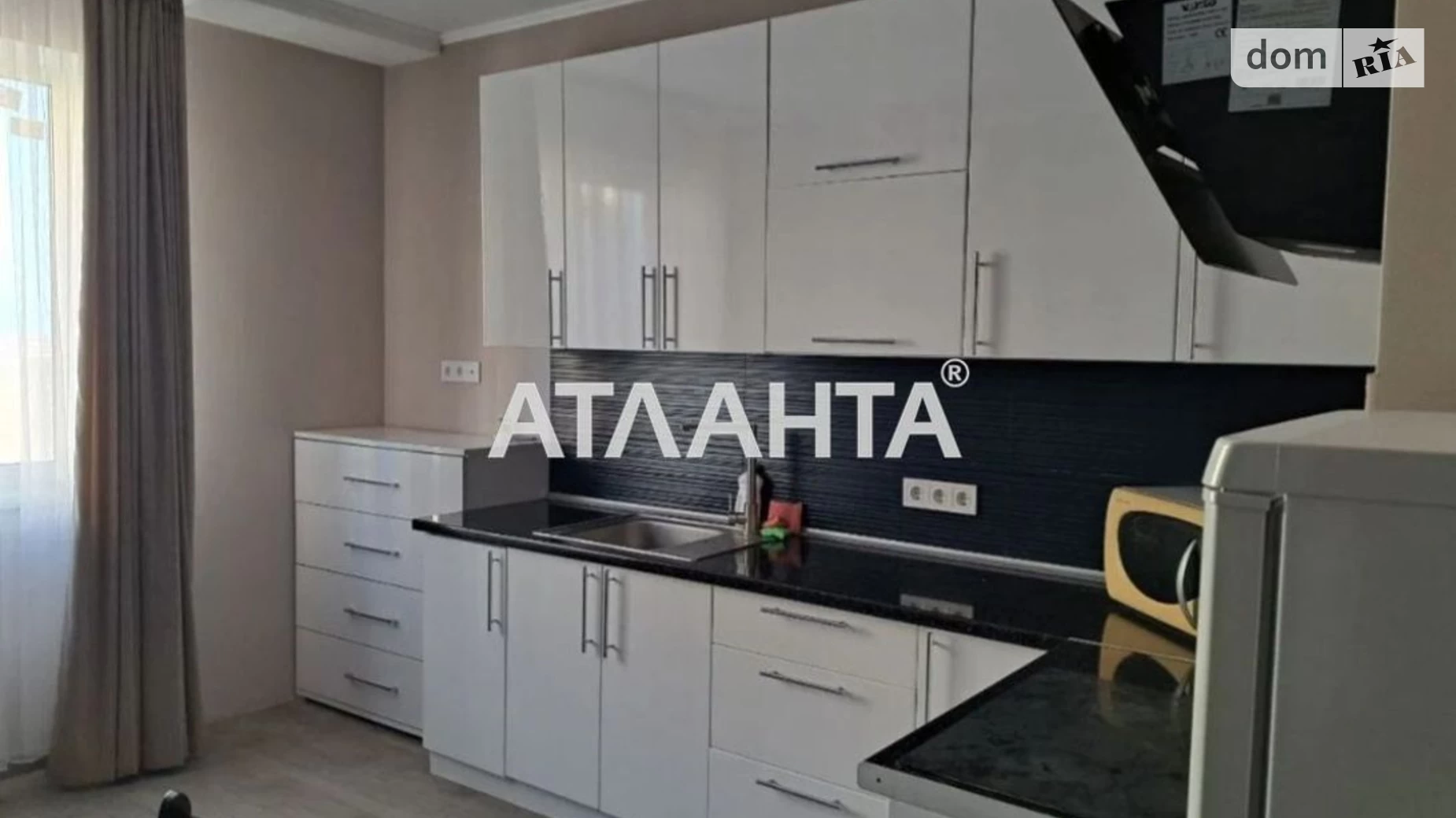 Продается 1-комнатная квартира 44 кв. м в Крыжановка, ул. Академика Сахарова, 3Г