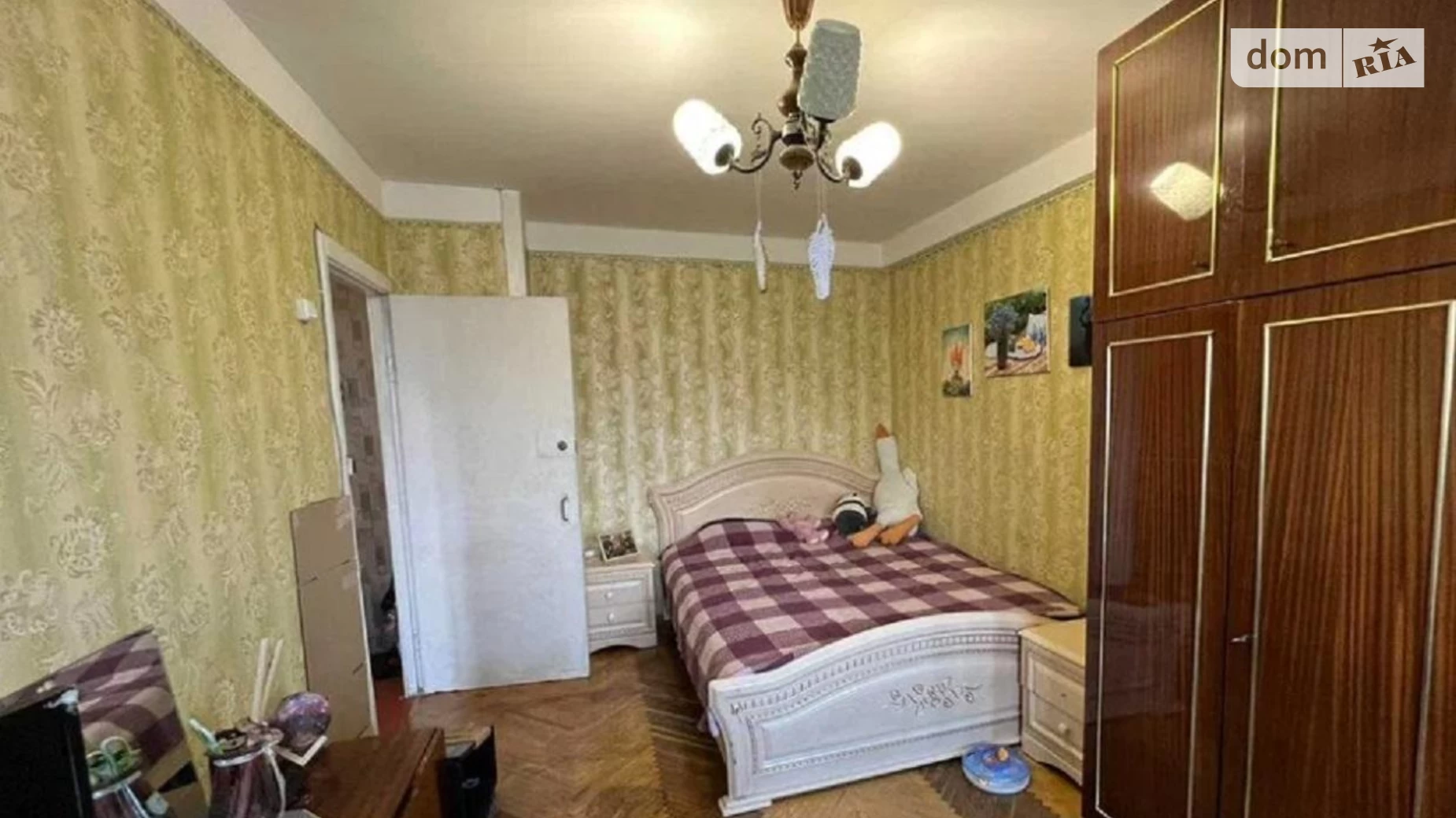 Продается 2-комнатная квартира 45 кв. м в Киеве, ул. Героев Космоса, 1