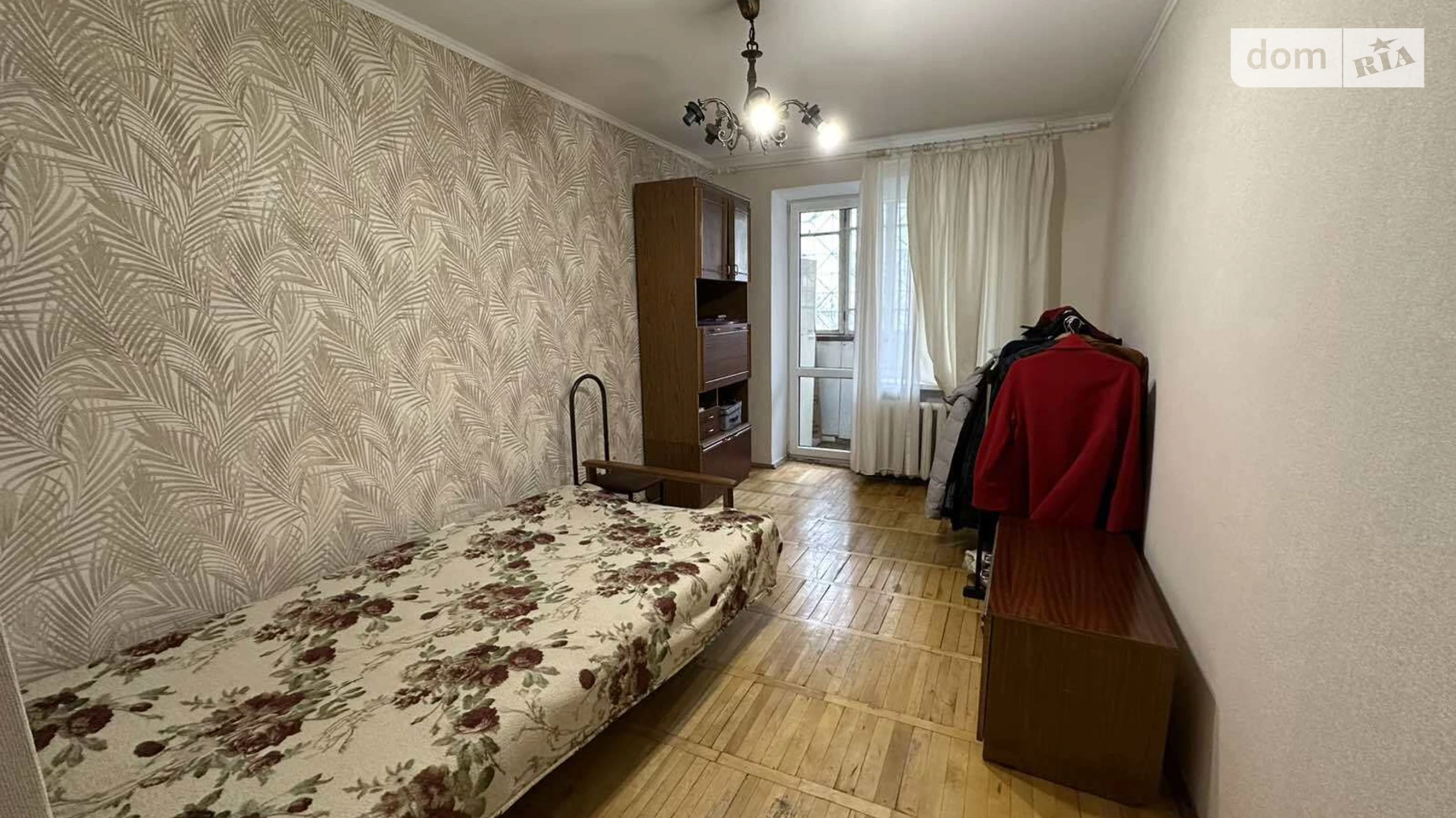 Продается 3-комнатная квартира 67.9 кв. м в Киеве, ул. Дегтяревская, 26Б