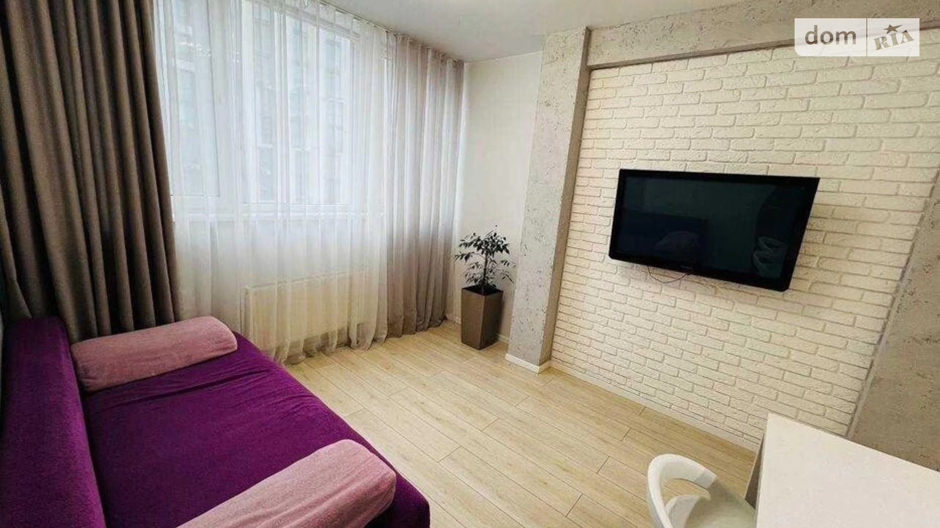 Продается 1-комнатная квартира 52 кв. м в Киеве, ул. Богдановская, 7А