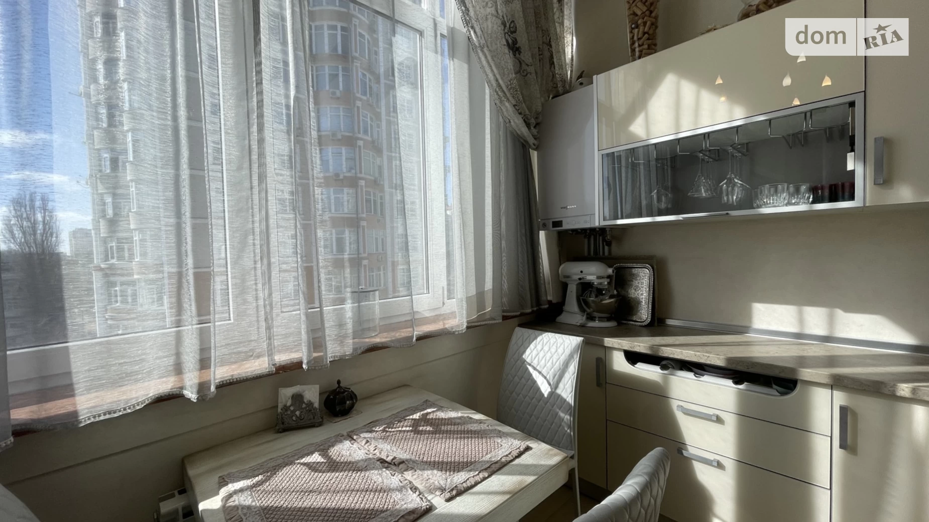 Продается 3-комнатная квартира 116 кв. м в Одессе, пер. Каркашадзе