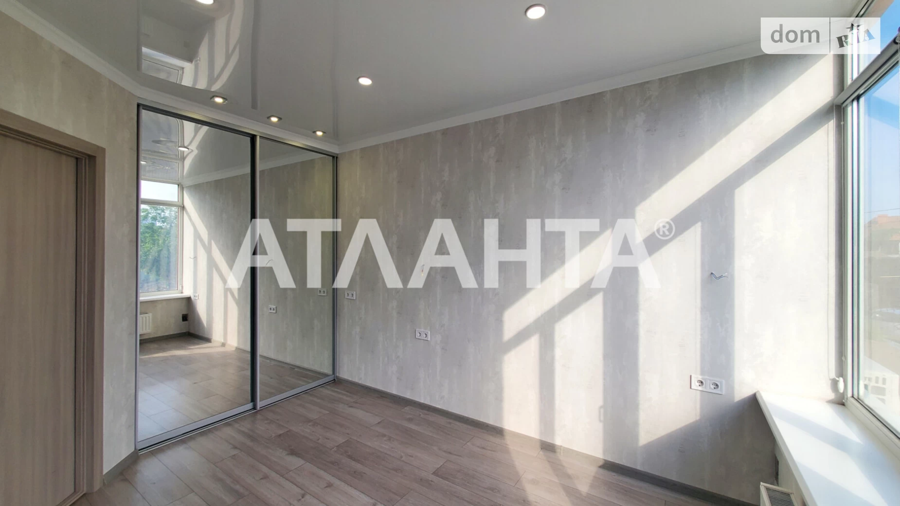 Продается 2-комнатная квартира 52 кв. м в Одессе, ул. Жаботинского, 56А