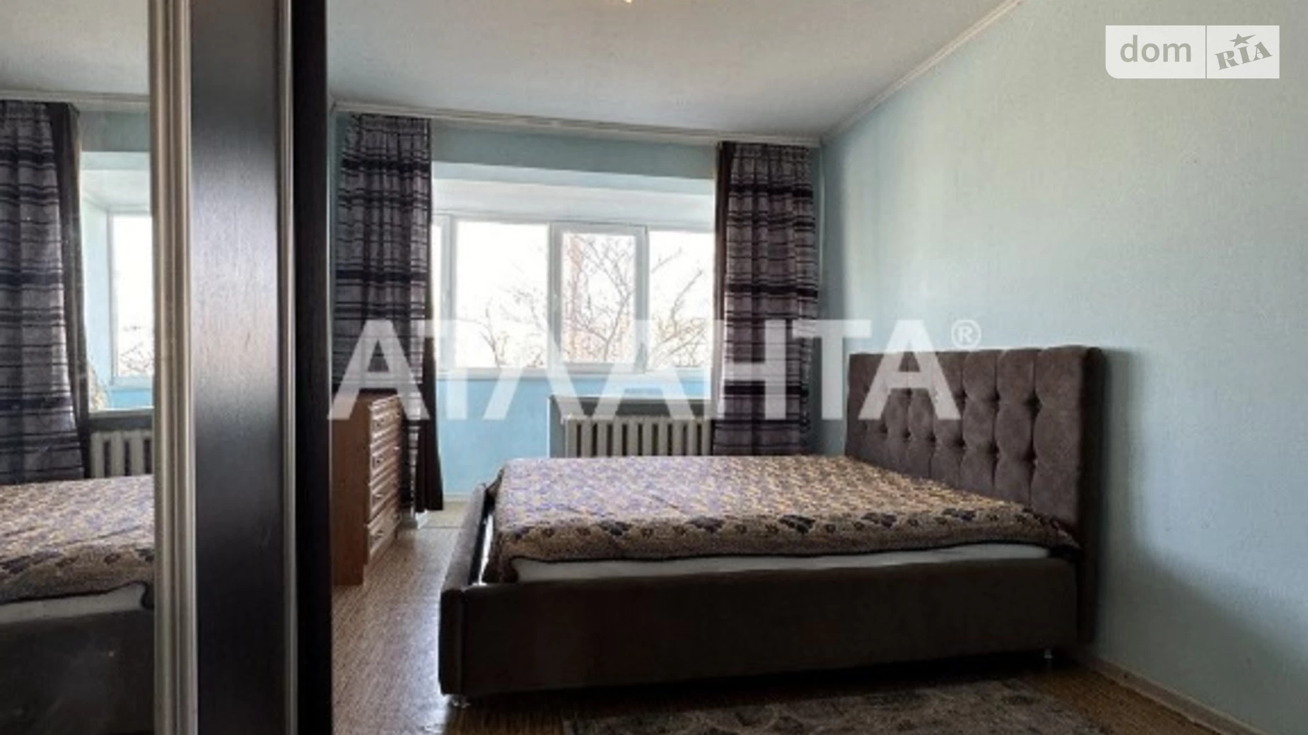 Продається 3-кімнатна квартира 62.8 кв. м у Одесі, вул. Якова Бреуса