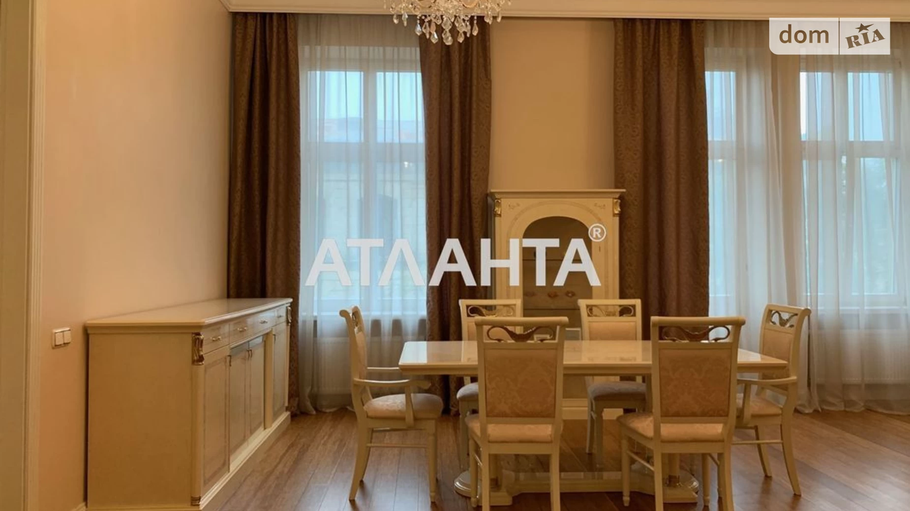 Продается 3-комнатная квартира 113.9 кв. м в Львове, ул. Князя Романа