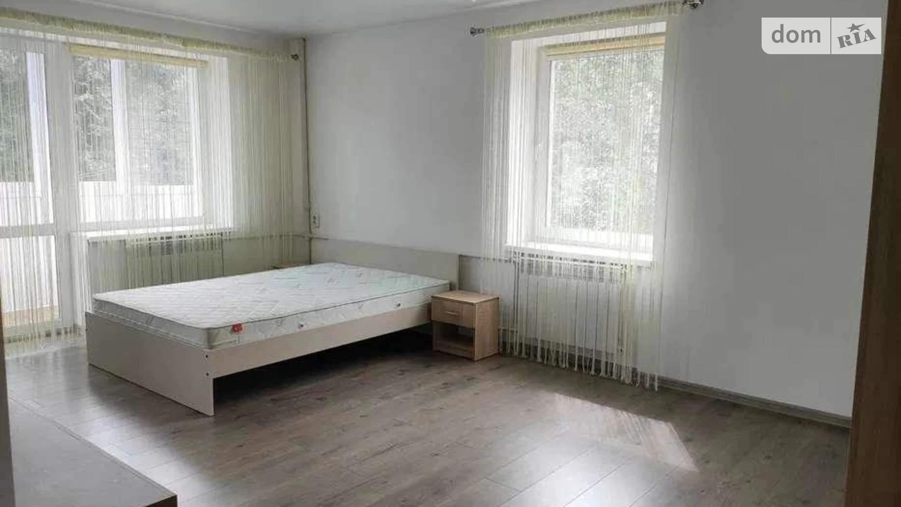 Продается 1-комнатная квартира 32 кв. м в Киеве, ул. Тополевая, 3