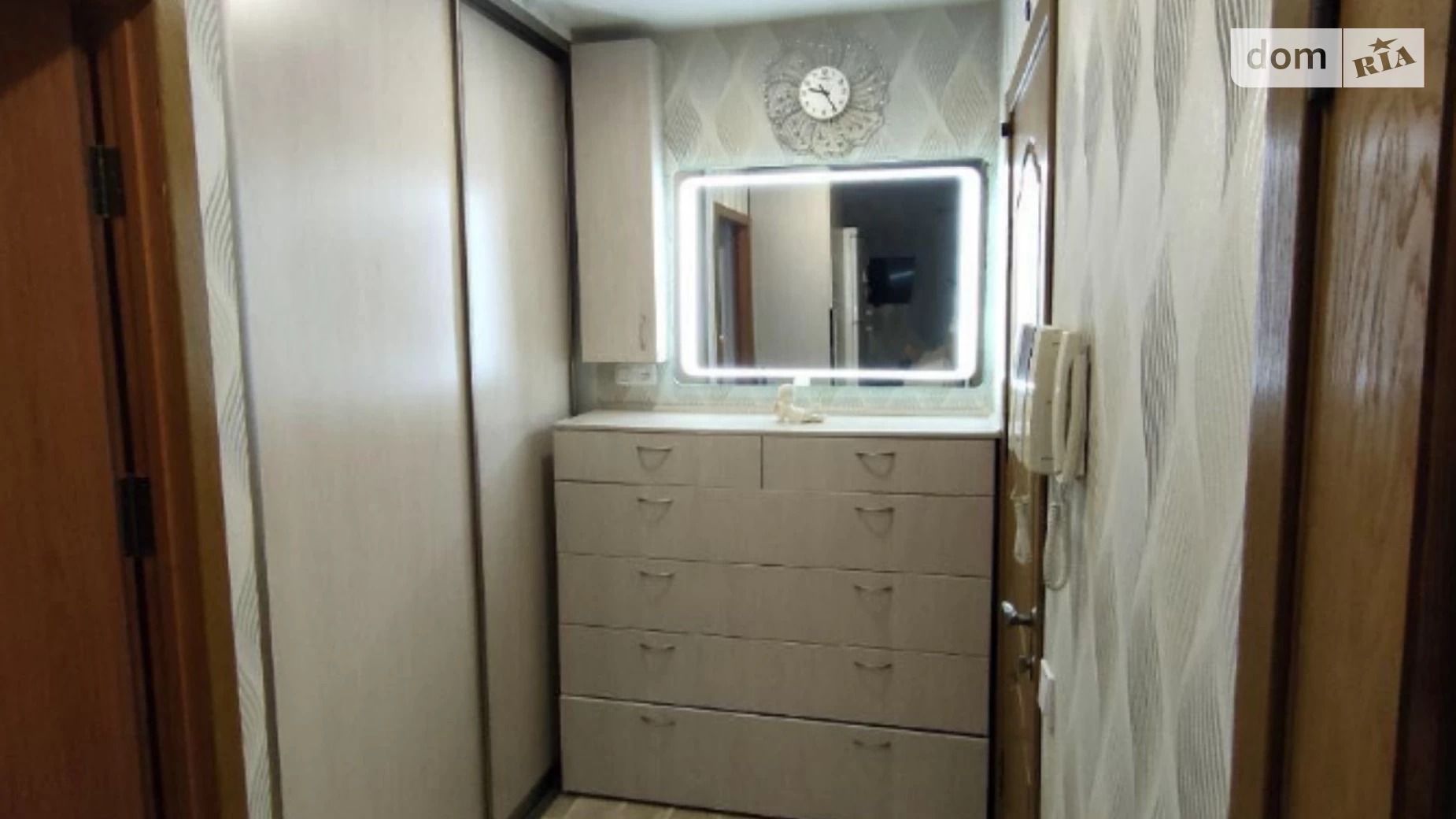 Продается 1-комнатная квартира 37 кв. м в Днепре, ул. Михаила Куратченко(Неделина)