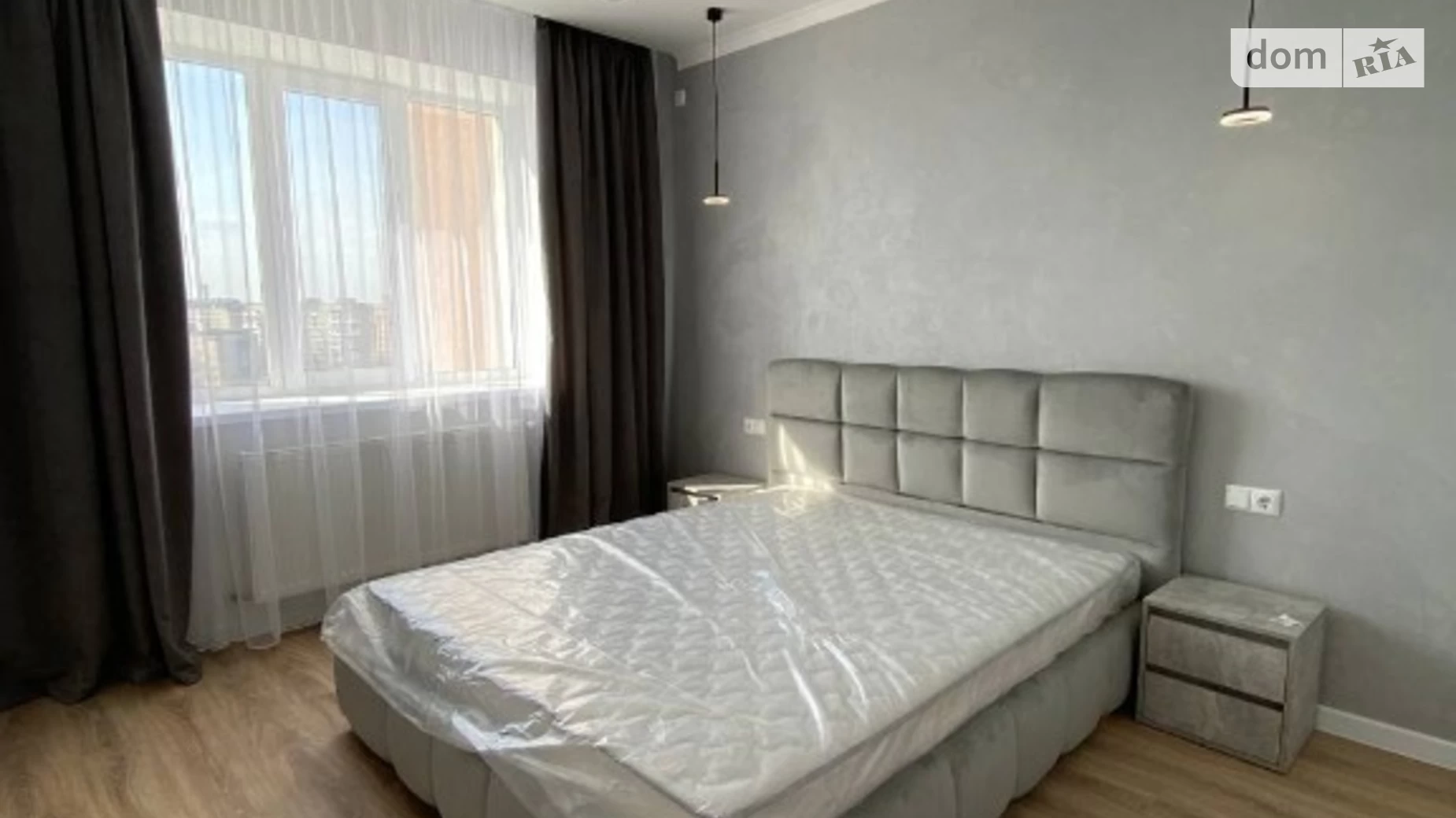 Продается 1-комнатная квартира 43 кв. м в Ивано-Франковске, ул. Высочана Семена, 18