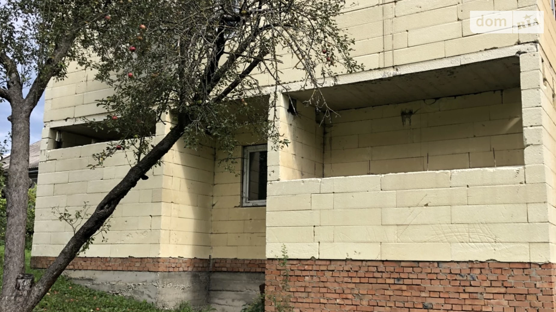 Продається будинок 2 поверховий 195 кв. м з каміном, вул. Сонячна, 16