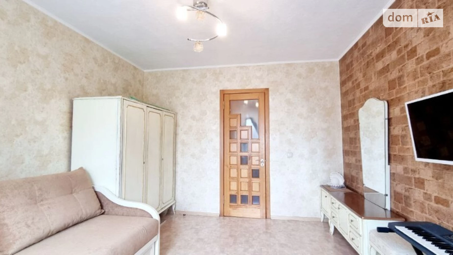 Продається 2-кімнатна квартира 50 кв. м у Дніпрі, вул. Петрова Комбрига