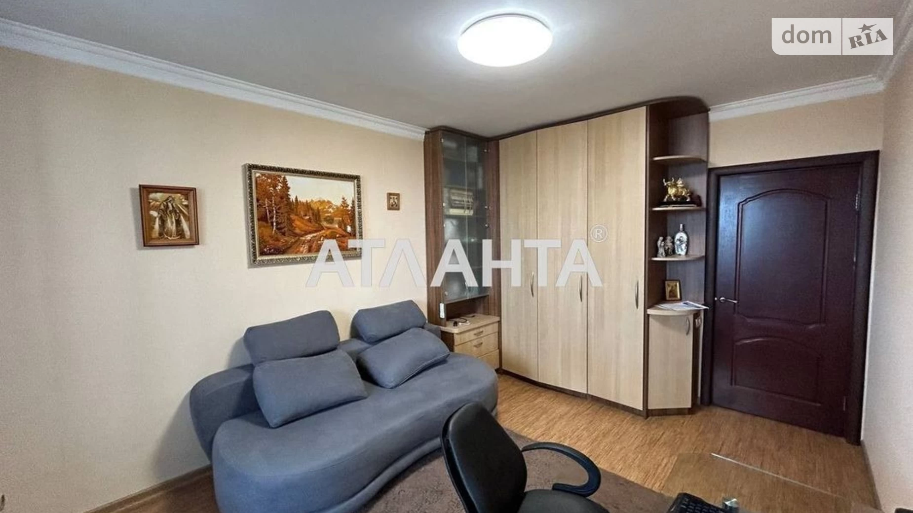 Продається 3-кімнатна квартира 89.2 кв. м у Одесі, вул. Паркова