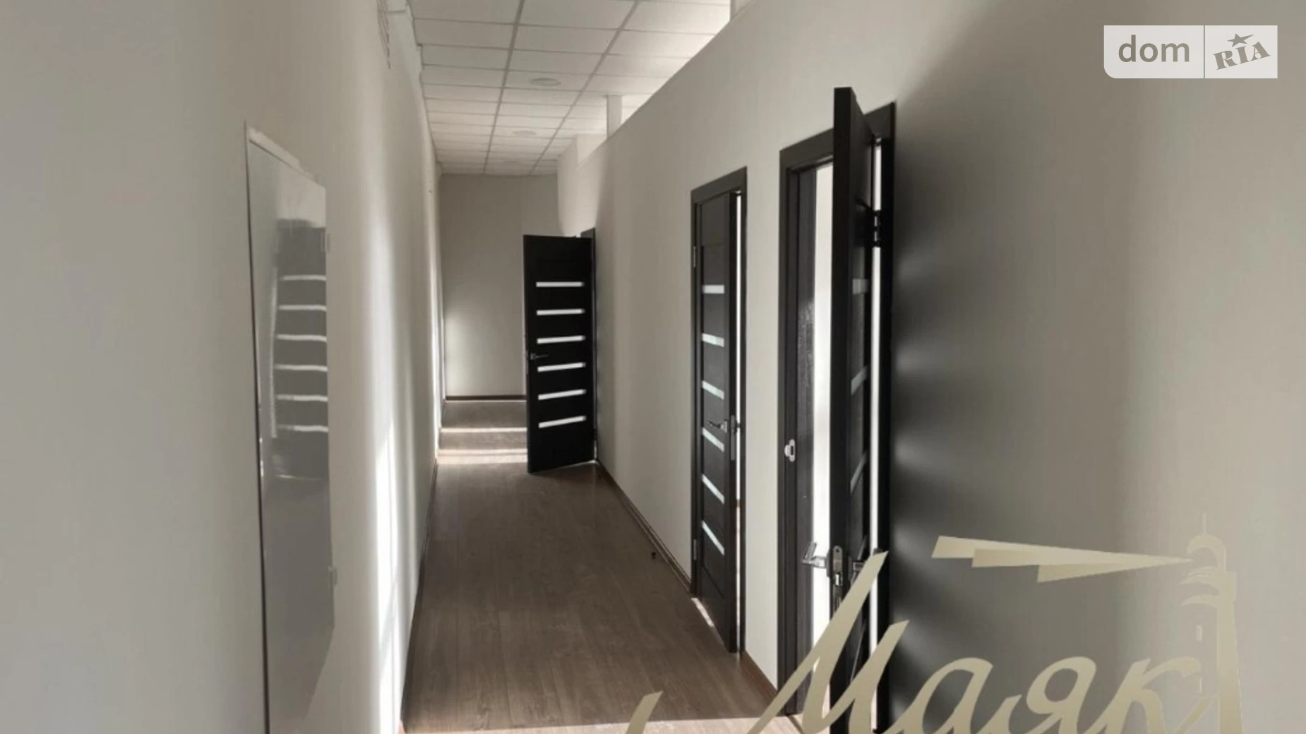 Сдается в аренду офис 135 кв. м в бизнес-центре, цена: 1700 $ - фото 2