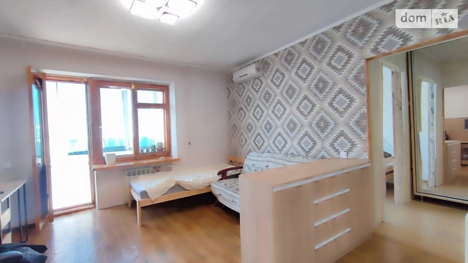 Продается 1-комнатная квартира 37.8 кв. м в Одессе, ул. Кропивницкого