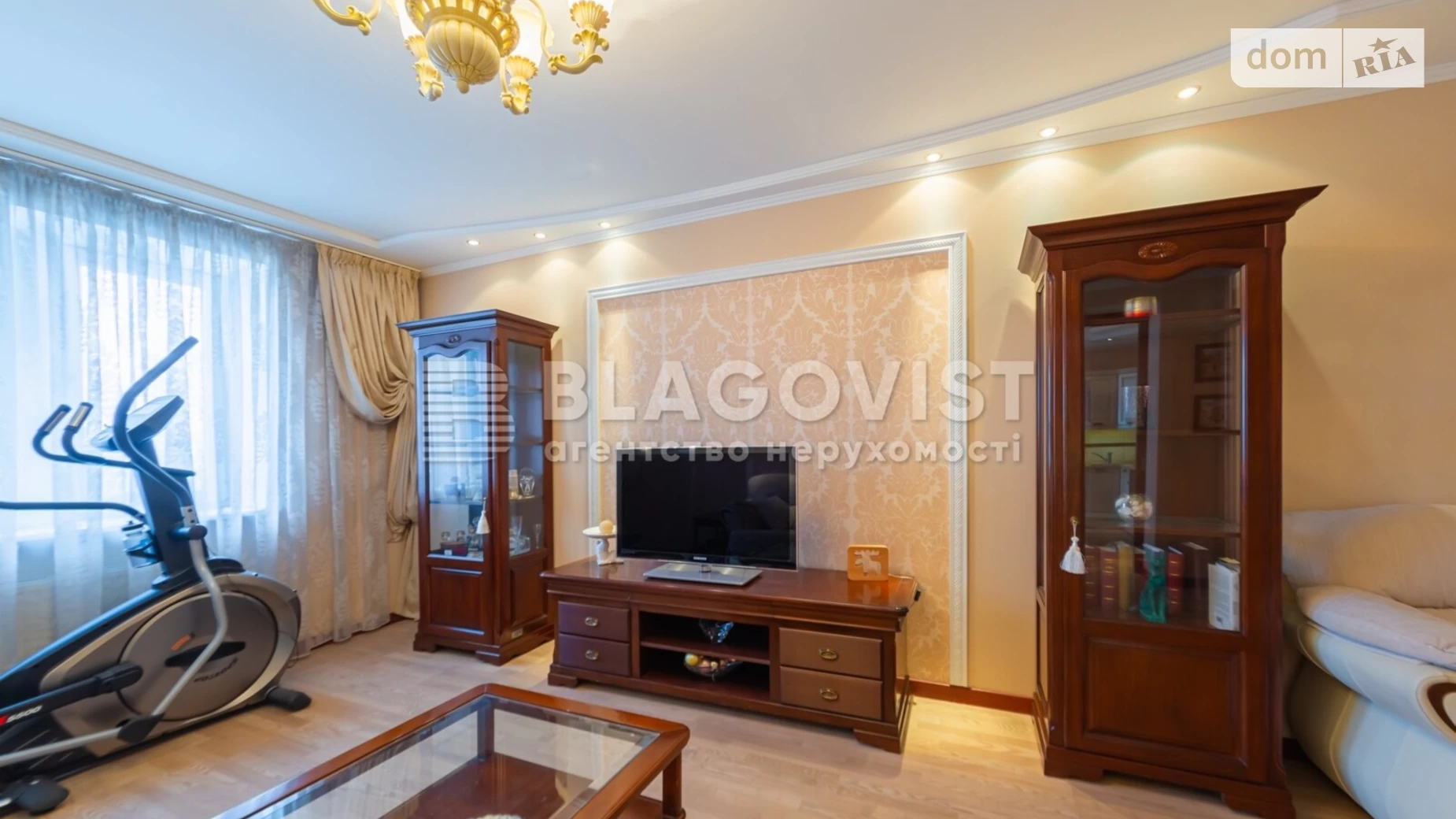 Продается 2-комнатная квартира 82 кв. м в Киеве, ул. Голосеевская, 13Б