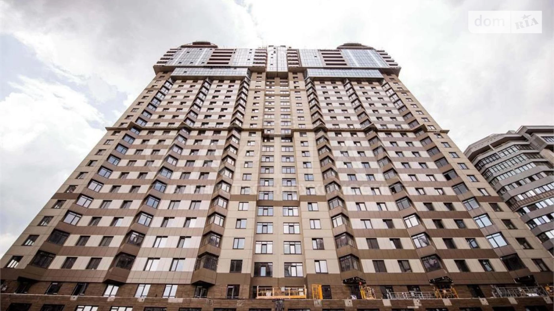 Продається 3-кімнатна квартира 136.5 кв. м у Києві, вул. Андрія Верхогляда(Драгомирова)