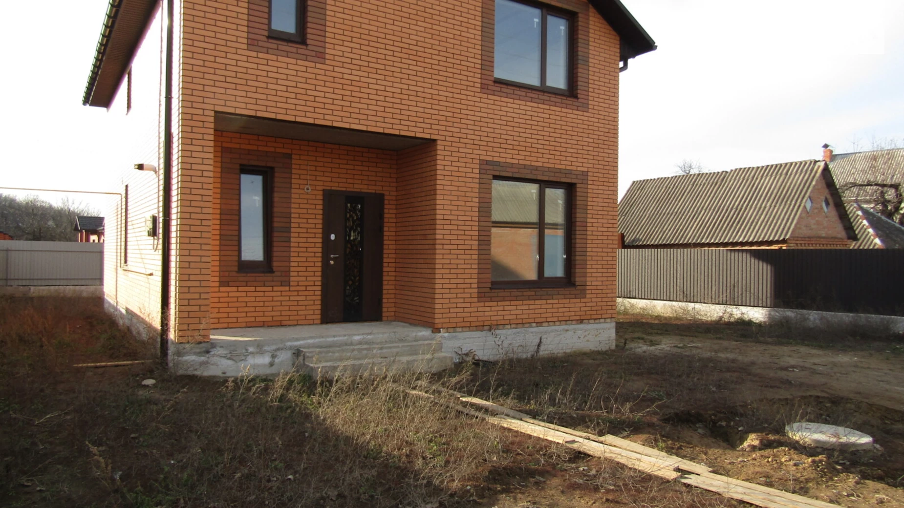 Продается дом на 2 этажа 120 кв. м с гаражом, цена: 92000 $ - фото 2